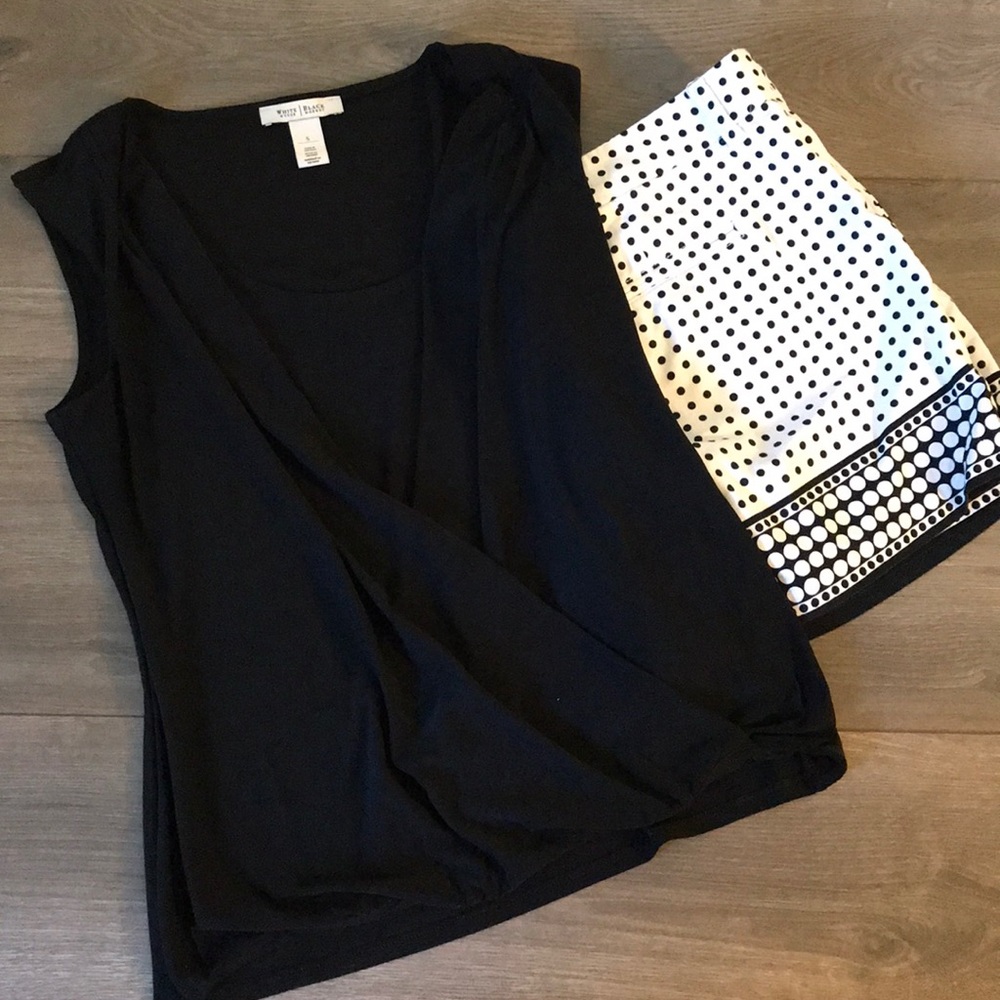 🌻White House Black Market Sleeveless Top!
